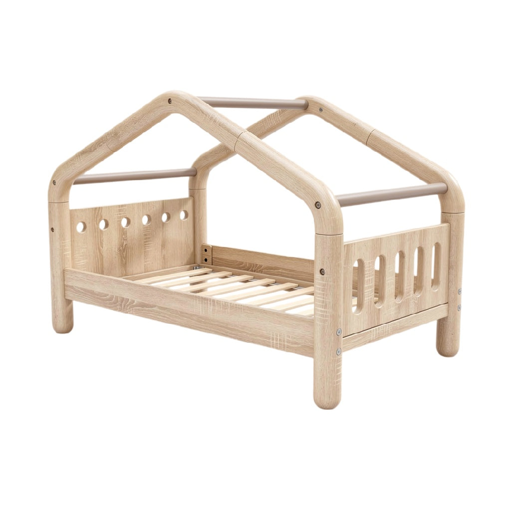 **Lit enfant en bois naturel avec toit en maison**